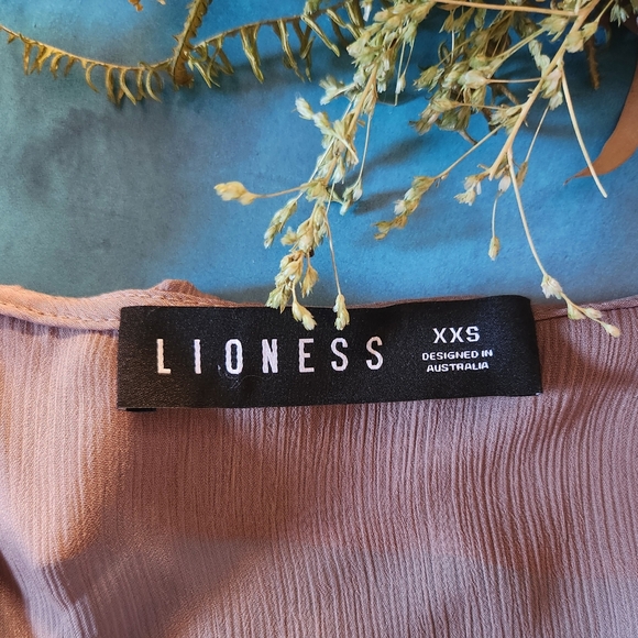 Lioness Rose Ruffle Top in Tan - NWOT - Picture 5 of 5